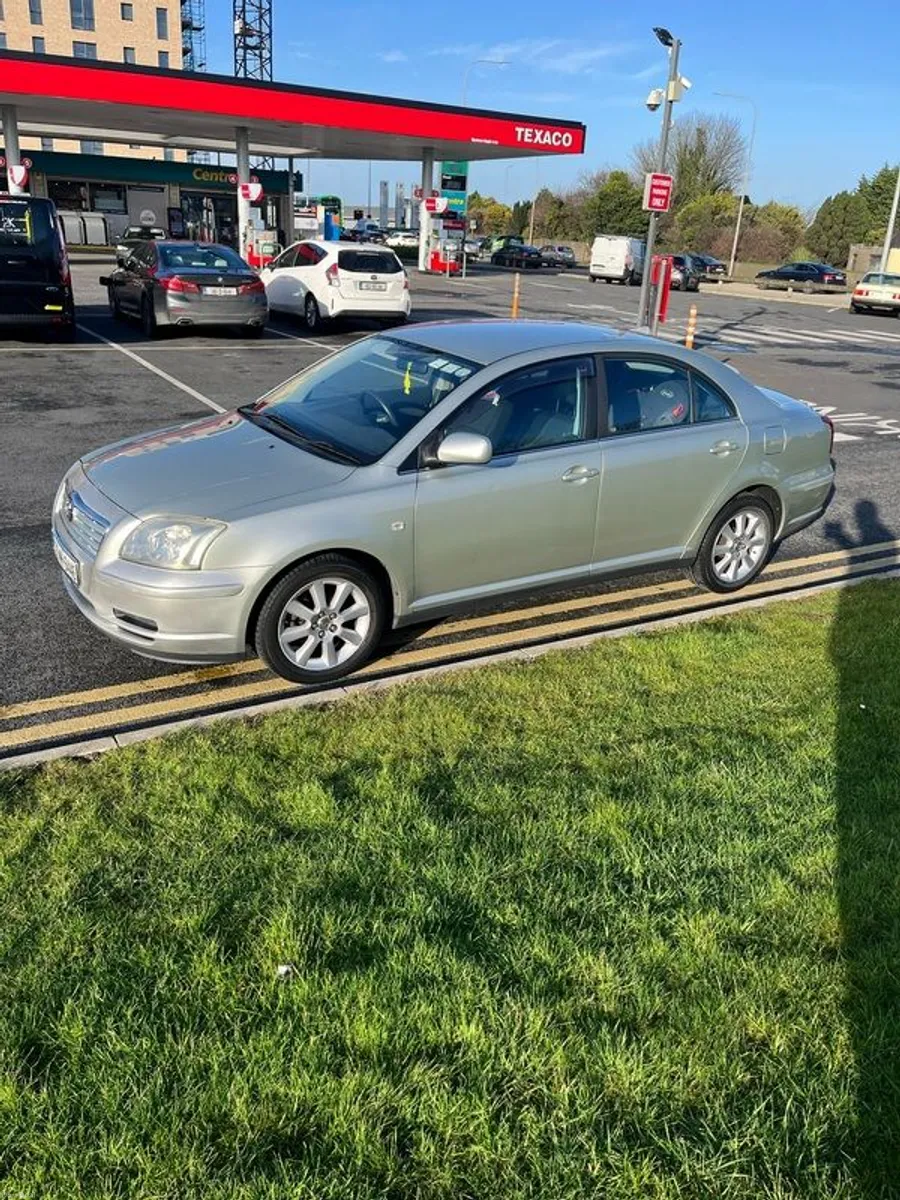 2005 Toyota Avensis - Image 1