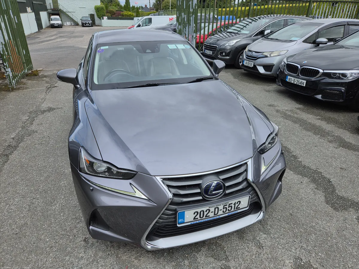 Lexus IS 300h Executive - Image 2