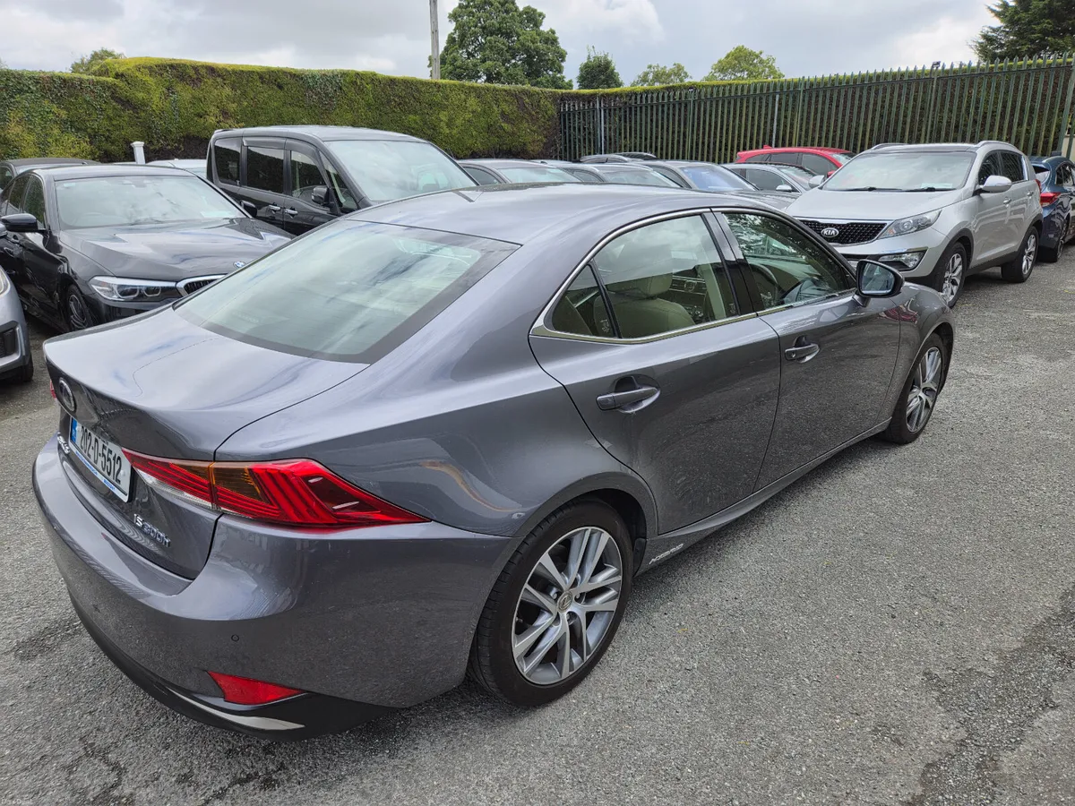 Lexus IS 300h Executive - Image 6