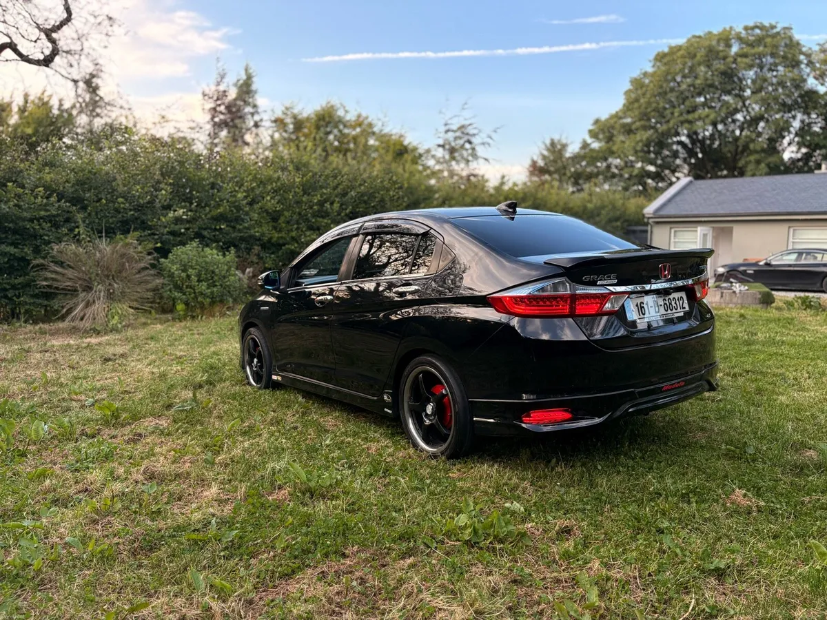 Honda Grace hybrid automatic - Image 3