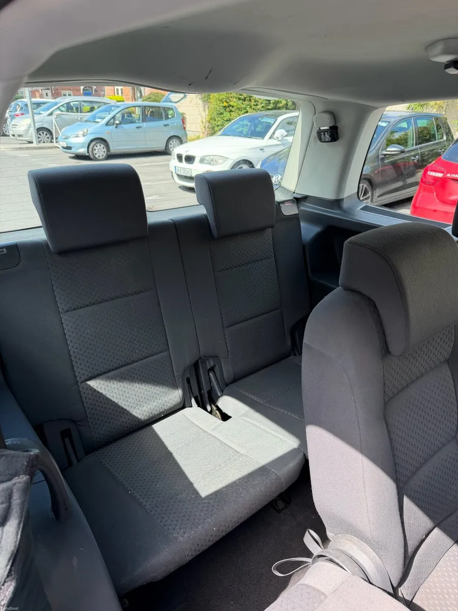 Volkswagen Tourane 1.6  7 seater - Image 4