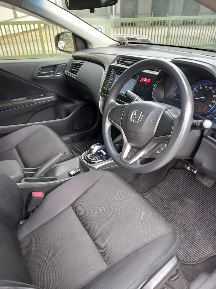 2016 Honda Grace 1.5 Petrol Hybrid - Image 4