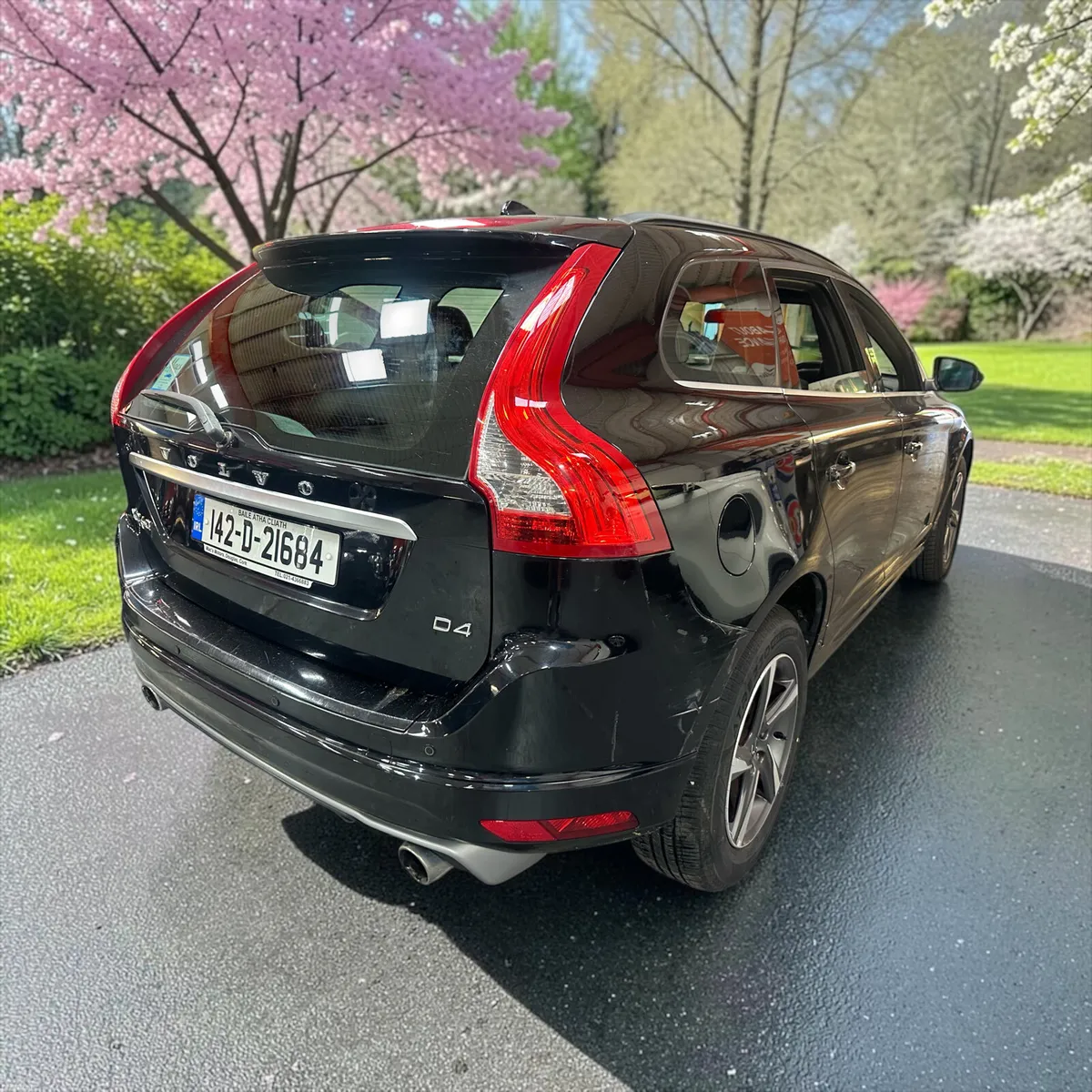 2014 Volvo XC60 D4 (181hp) FWD R-Design - Image 4