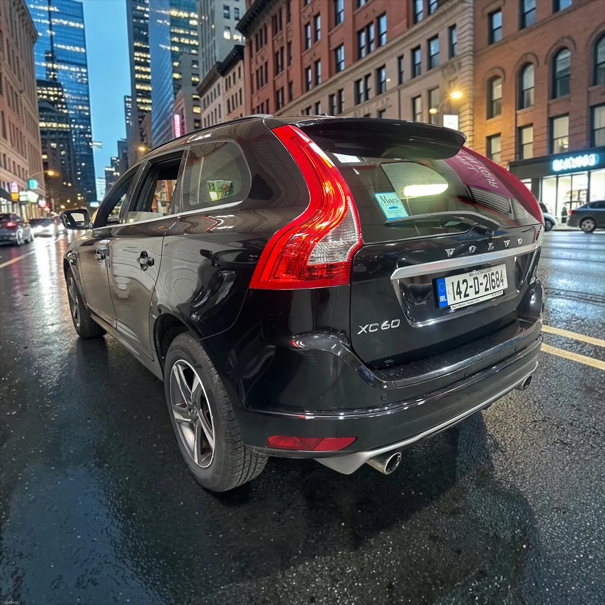 2014 Volvo XC60 D4 (181hp) FWD R-Design - Image 6