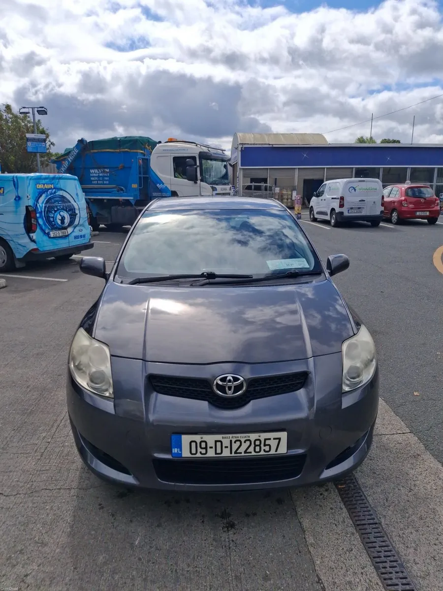 Toyota Auris 2009 - Image 2