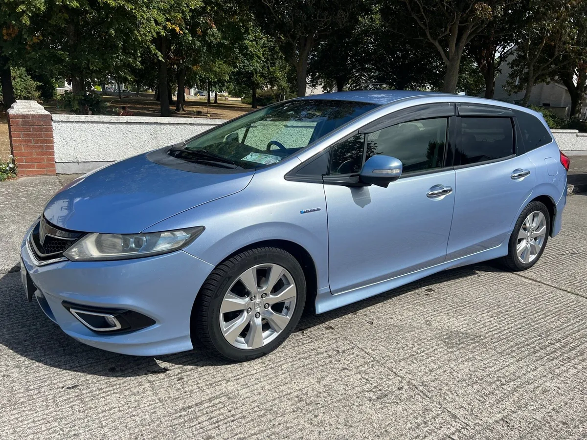 Honda Jade Hybrid Auto,6 Seat,Like Brand New - Image 2