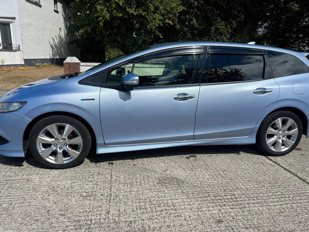 Honda Jade Hybrid Auto,6 Seat,Like Brand New - Image 4