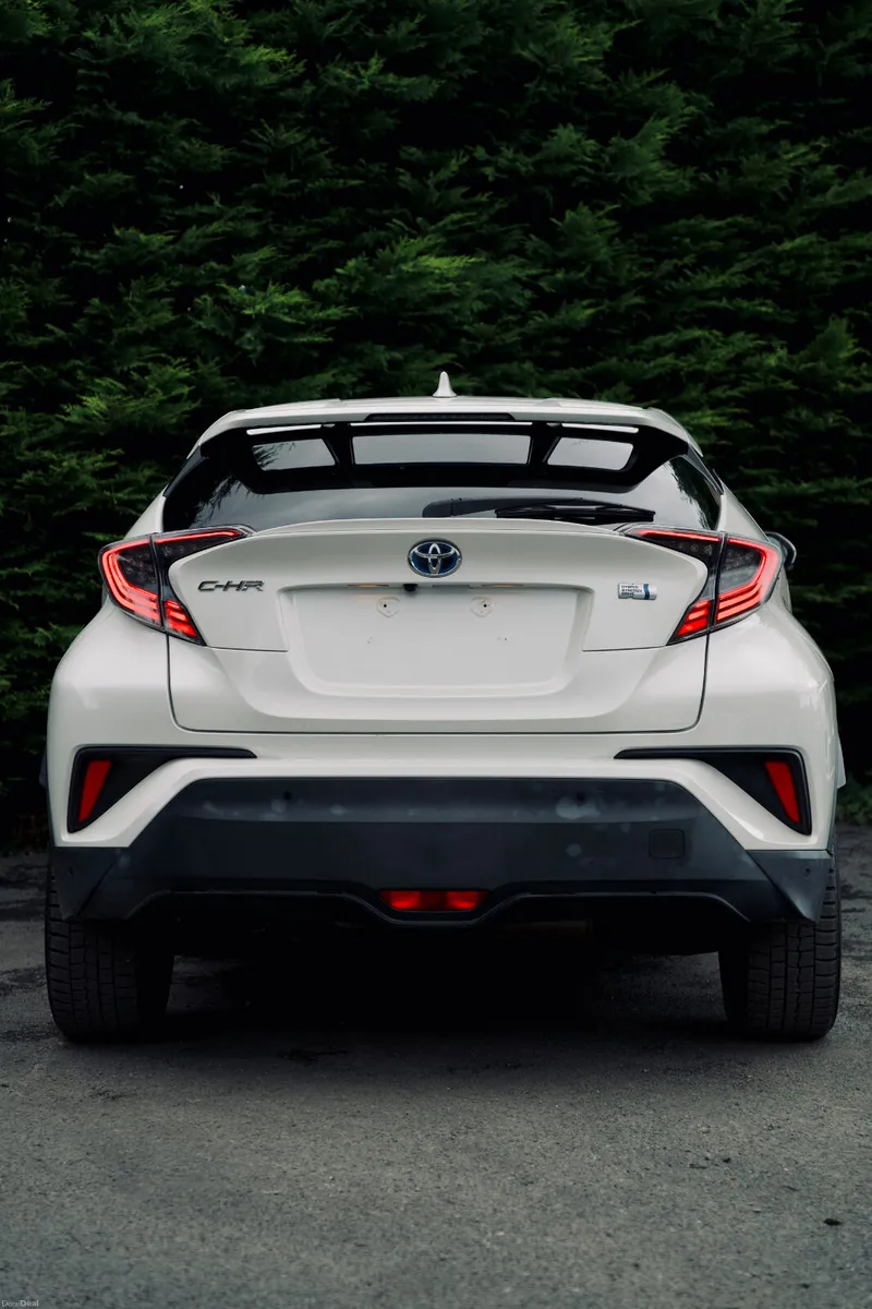 Toyota C-HR Hybrid 2017 | Stylish Hybrid SUV - Image 4
