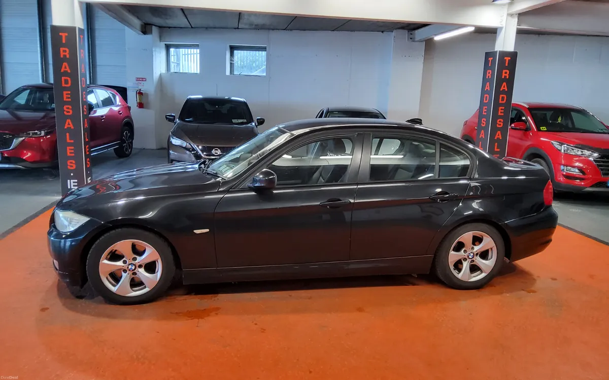 BMW 3-Series 2010 - Image 5