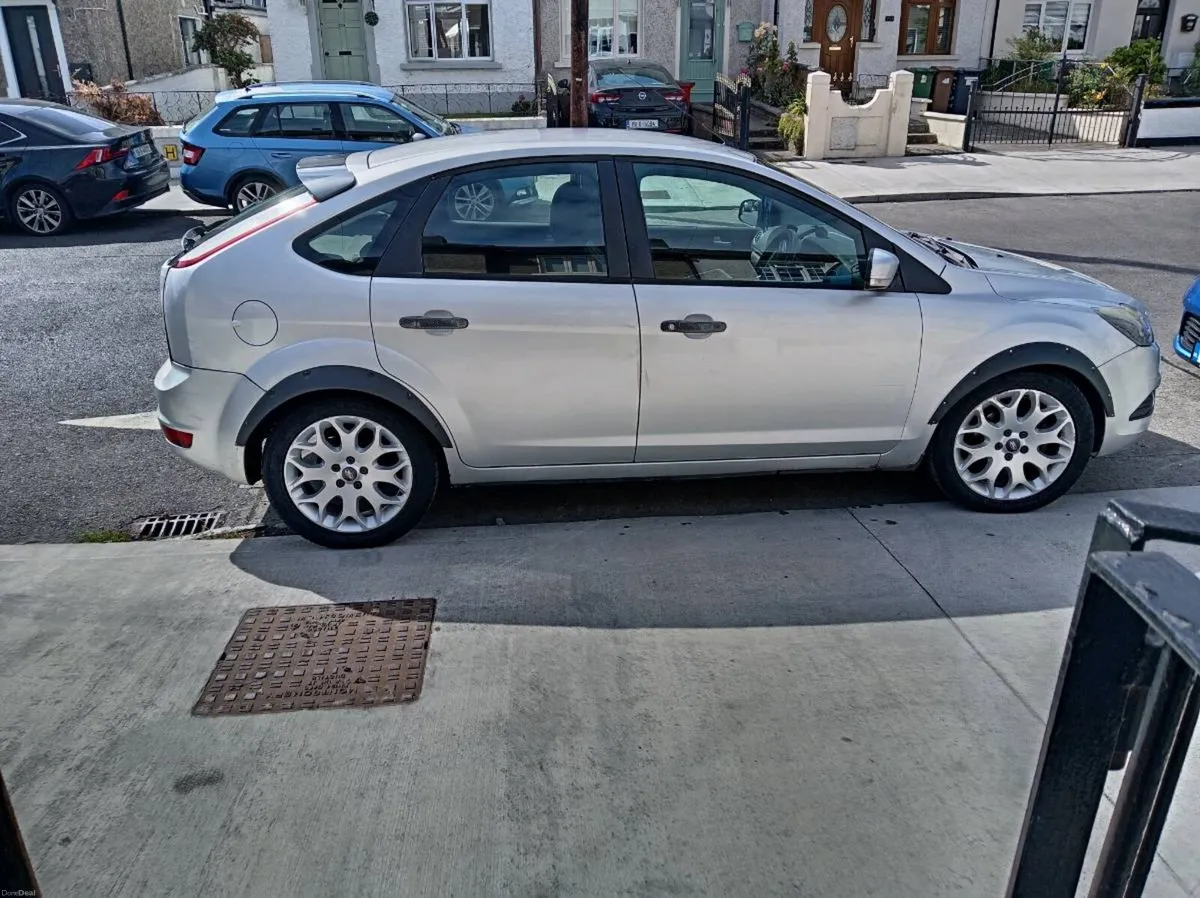 2010 Ford Focus - Image 4