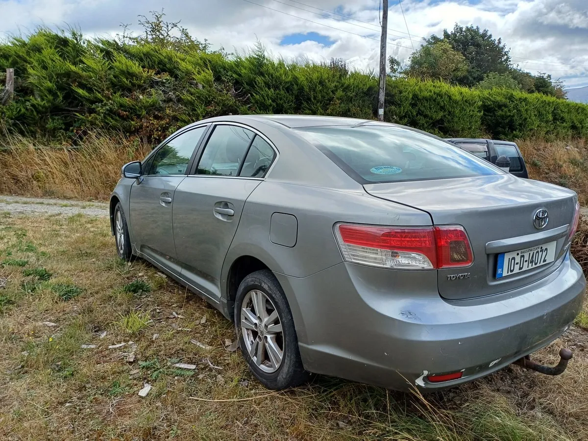 Toyota Avensis 2010 - Image 2
