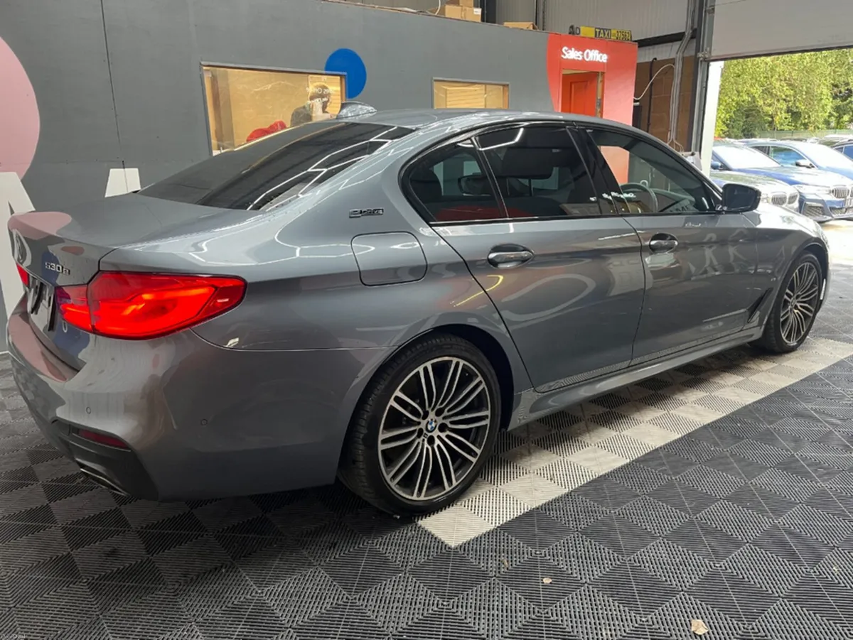 BMW 5-Series 2021 BMW 530E M-SPORT IPERFORMANCE 2. - Image 3