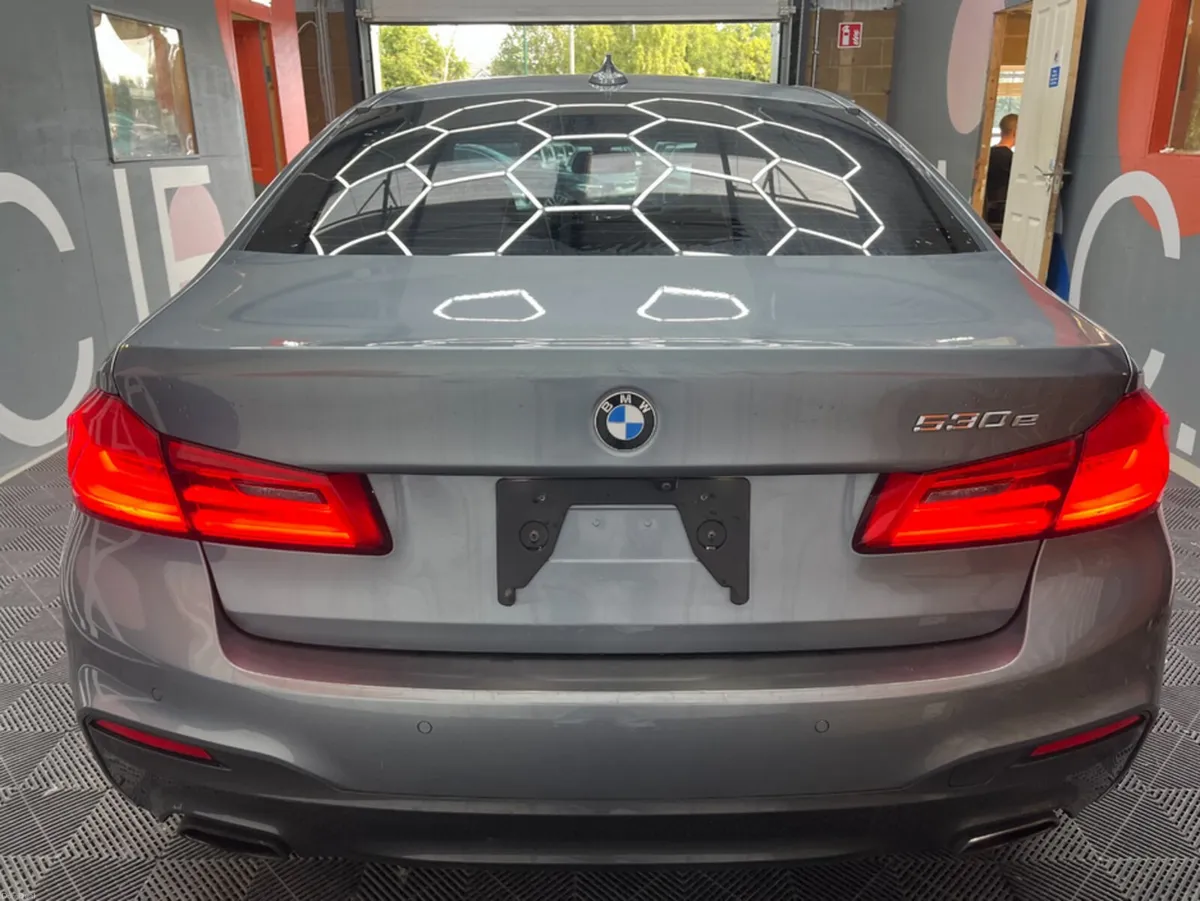 BMW 5-Series 2021 BMW 530E M-SPORT IPERFORMANCE 2. - Image 4