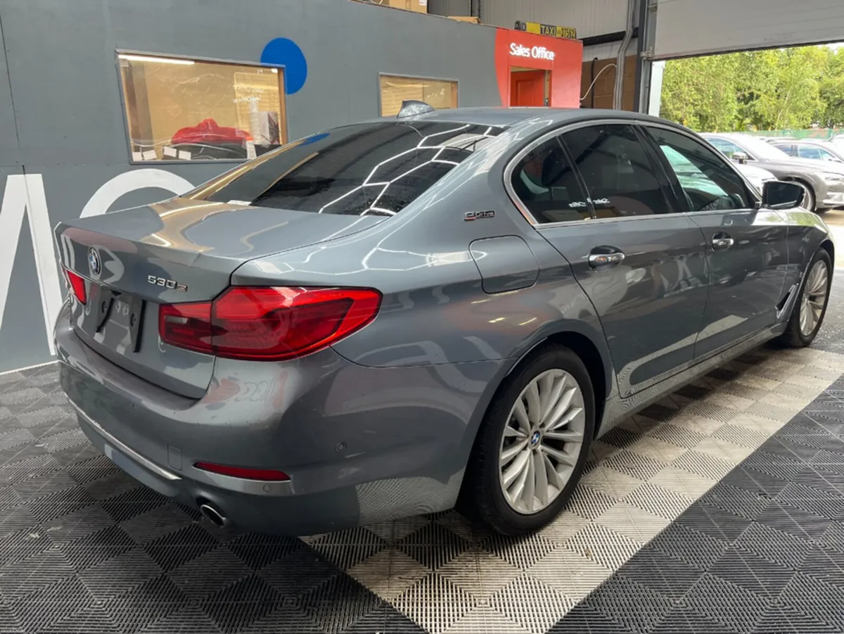 BMW 5-Series 2018 BMW 530E LUXURY iPERFORMANCE 2.0 - Image 3