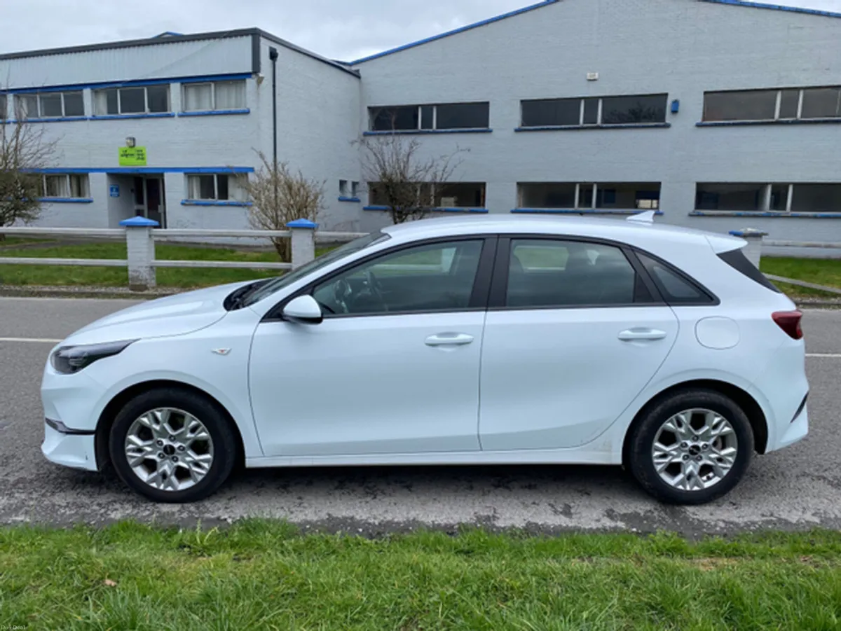 Kia Ceed 1.6 D MHEV K2 MY23 5DR - Image 4