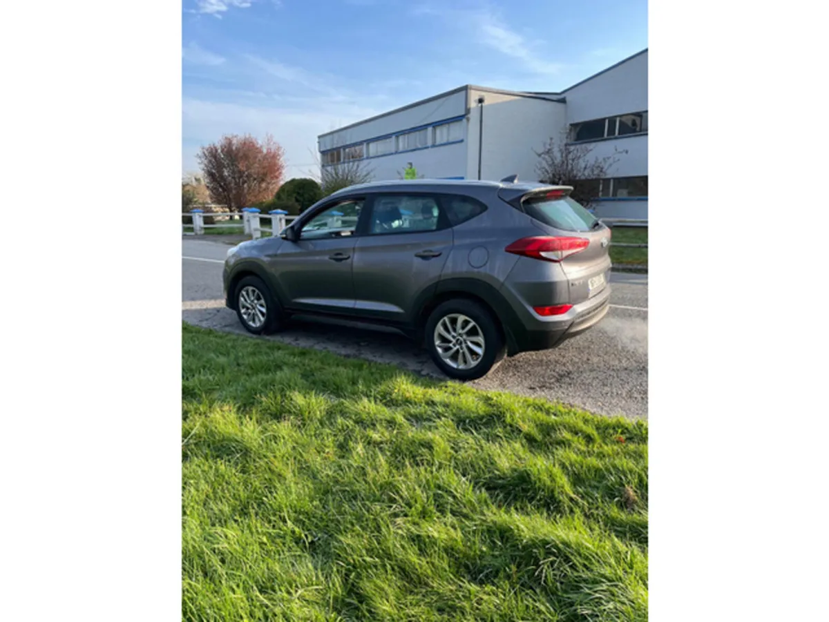 Hyundai Tucson EXECUTIVE 5DR - Image 4