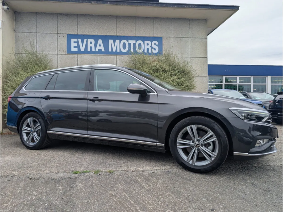 Volkswagen Passat ELEGANCE AUTOMATIC 2.0 DIESEL // - Image 3