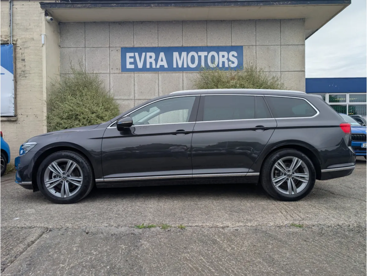 Volkswagen Passat ELEGANCE AUTOMATIC 2.0 DIESEL // - Image 5