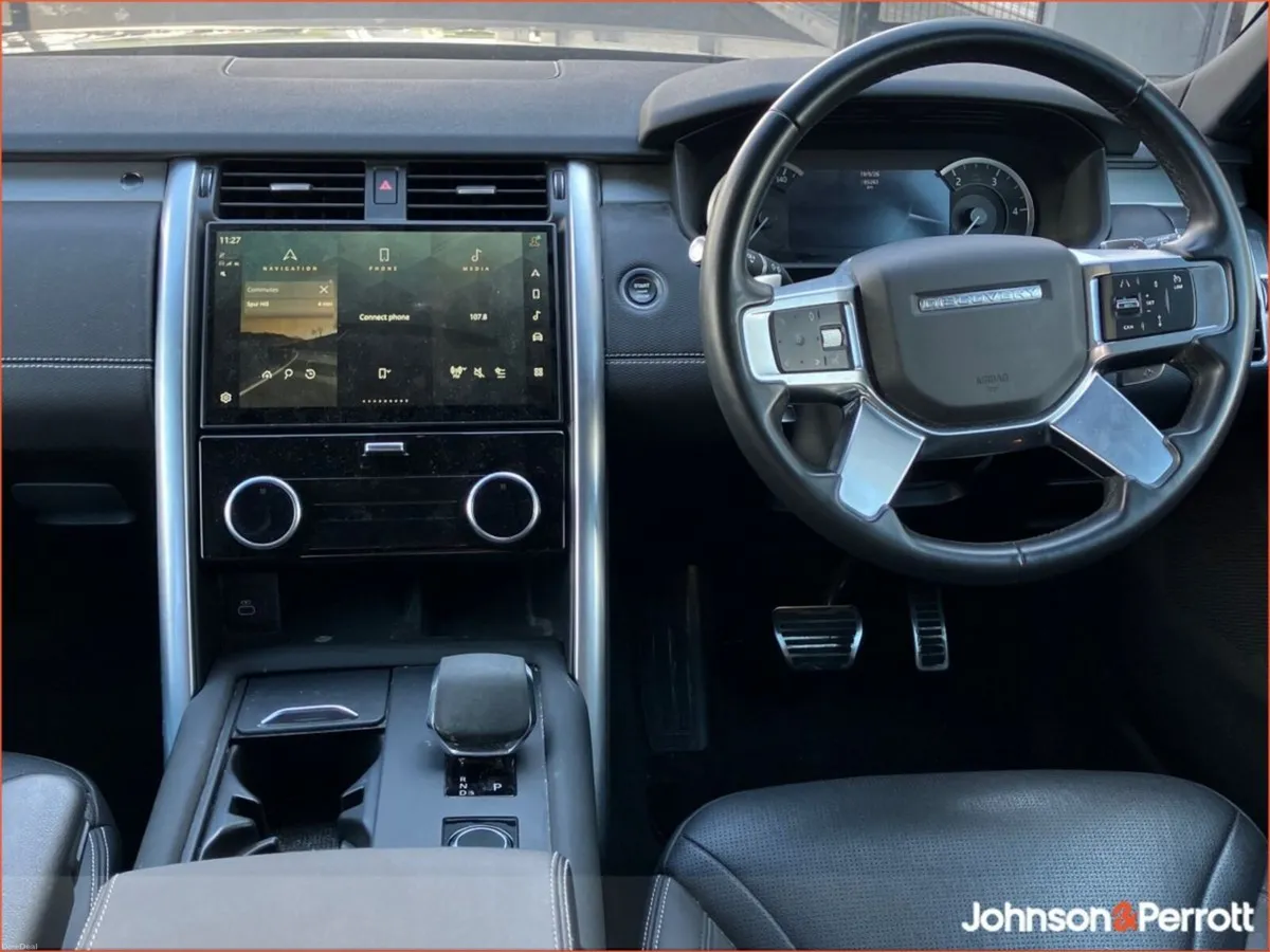 Land Rover Discovery 3.0D I6 300 PS AWD Auto R-Dyn - Image 4