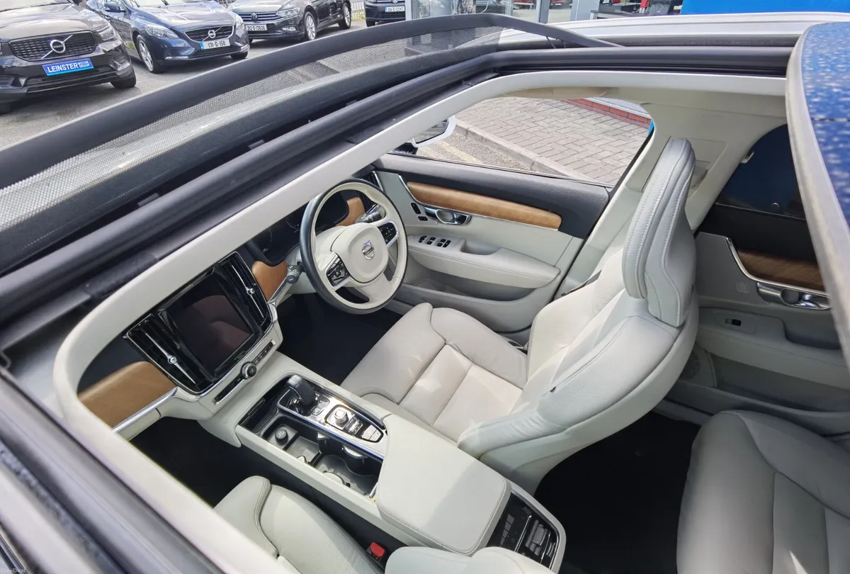 VOLVO V90 2.0 B4 MOMENTUM AUTO DIESEL **SUNROOF** - Image 2