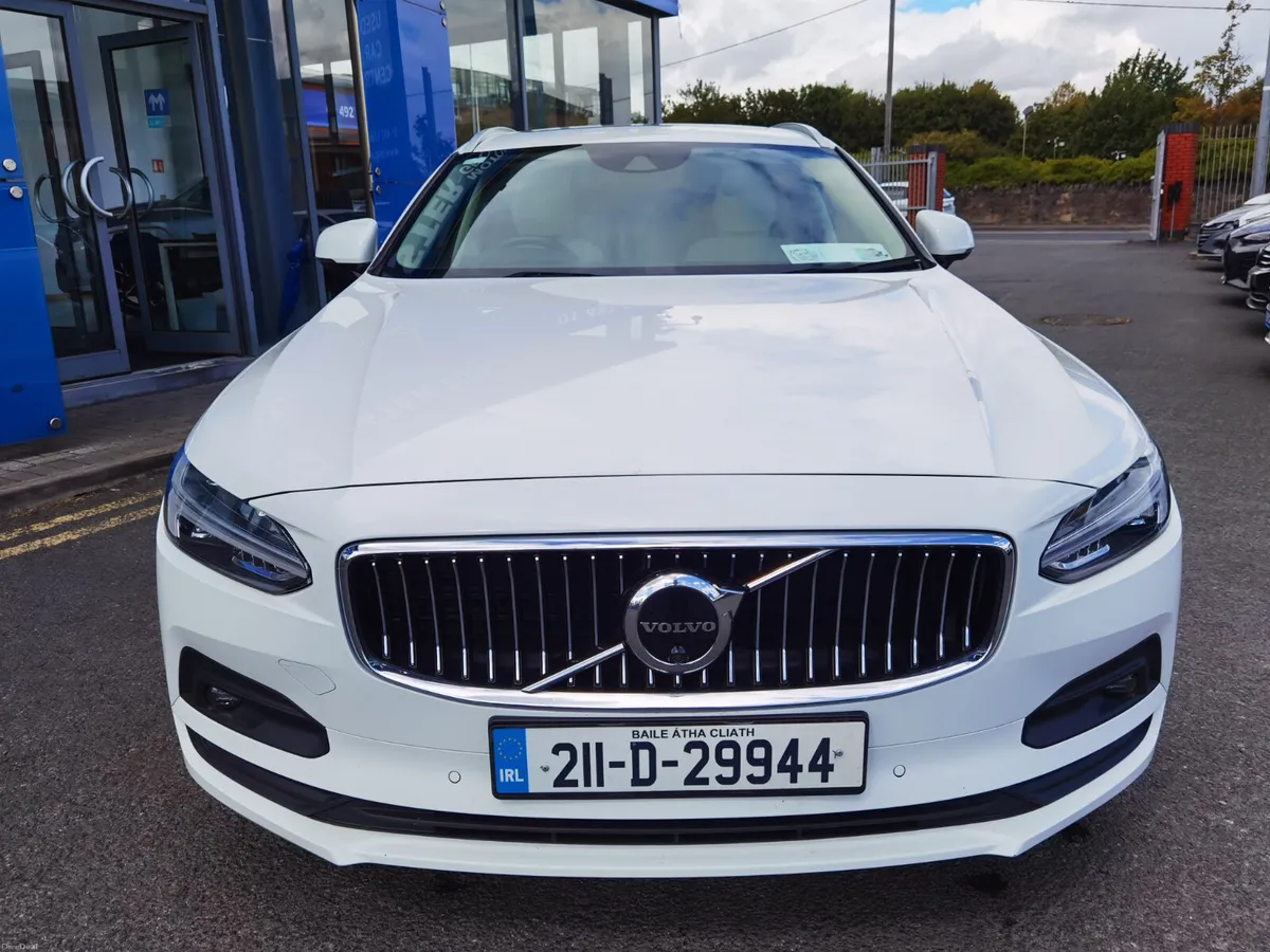 VOLVO V90 2.0 B4 MOMENTUM AUTO DIESEL **SUNROOF** - Image 3