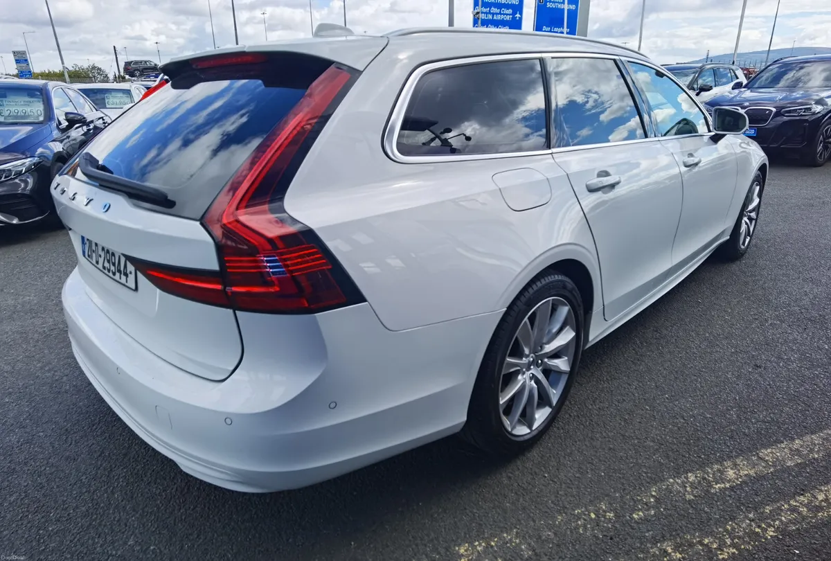 VOLVO V90 2.0 B4 MOMENTUM AUTO DIESEL **SUNROOF** - Image 6