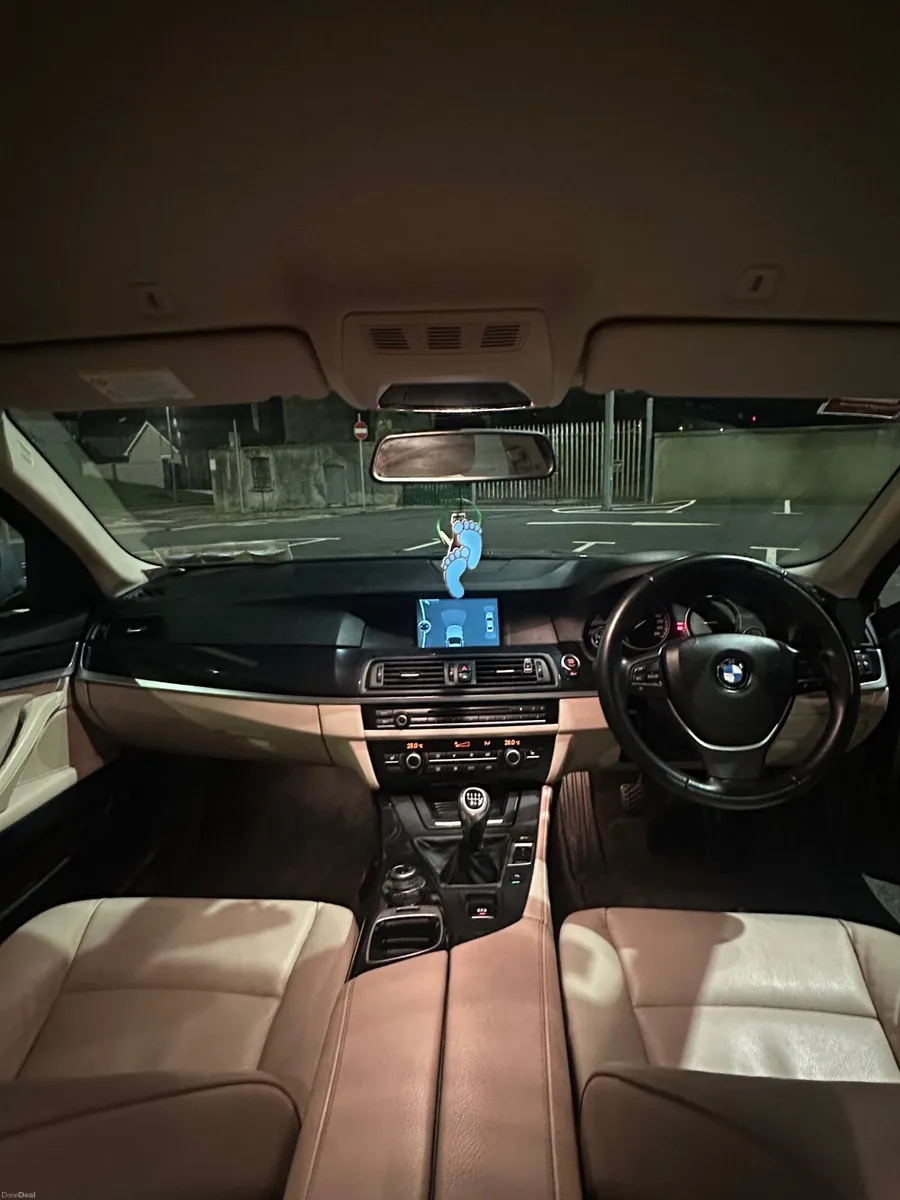 BMW 5-Series 2012 - Image 4