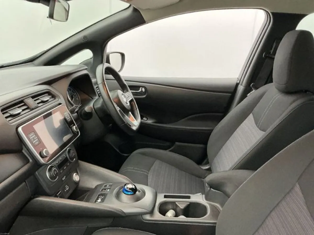 Nissan Leaf 110KW ACCENTA 40 KWH ( 6.6 kwh charger - Image 2