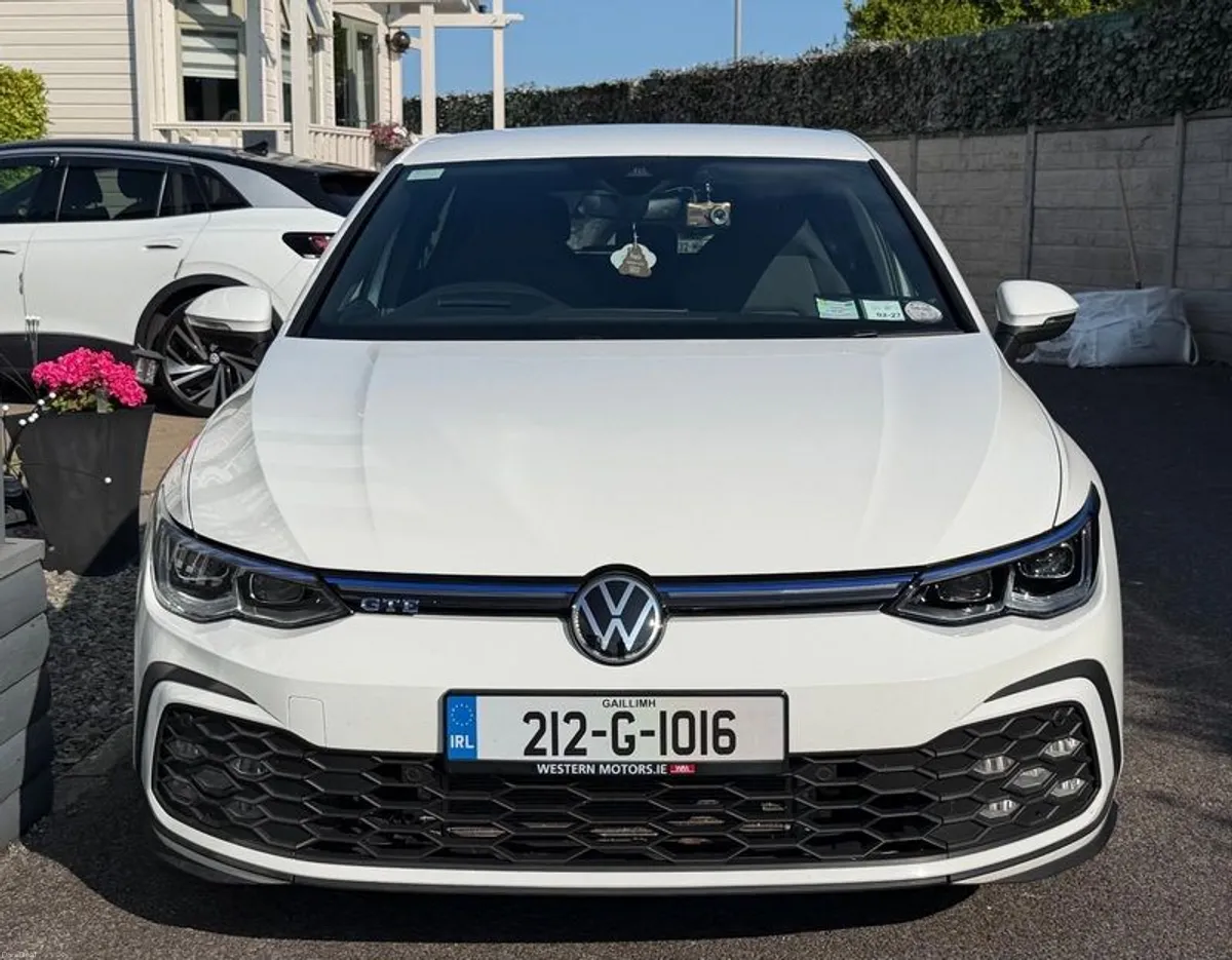 2021 Volkswagen Golf GTE - Image 1