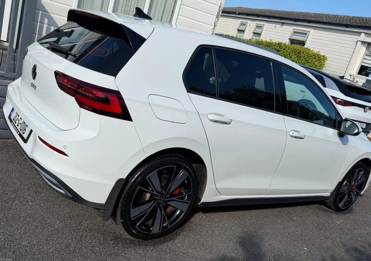 2021 Volkswagen Golf GTE - Image 3