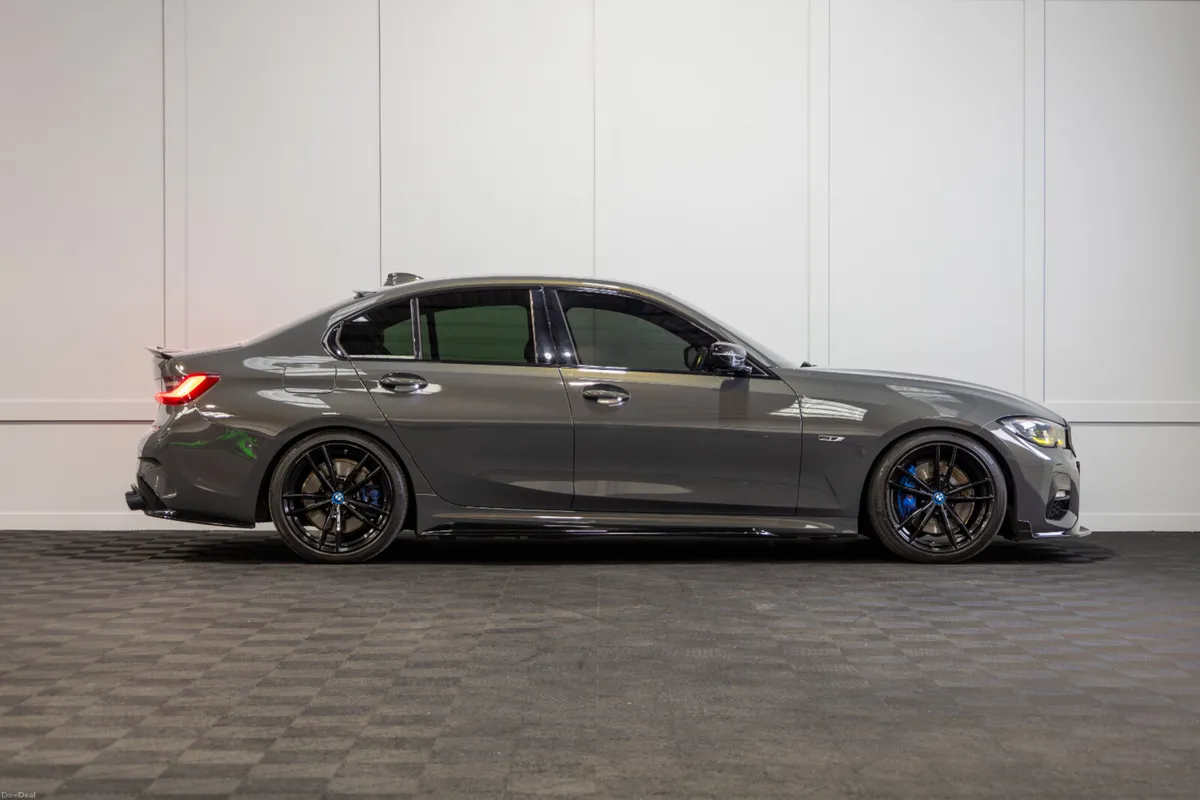 212 BMW 3-Series 330e M-Sport Pro - Image 6