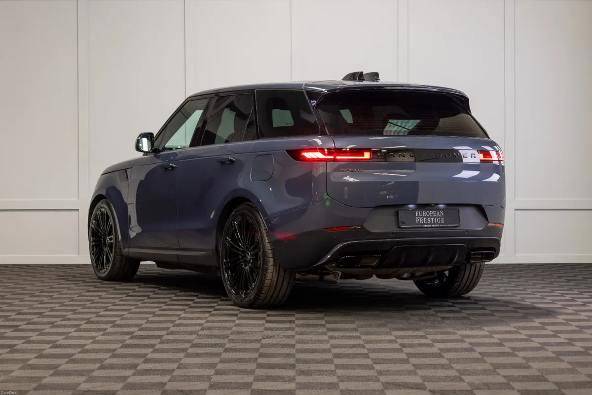 2025 Range Rover Sport P460e Dynamic SE *Pan Roof - Image 4
