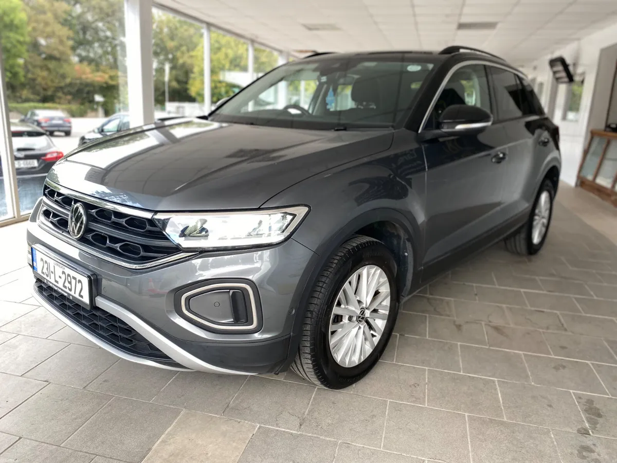 231 VW T-ROC LIFE PETROL 6 SPEED 45,000KM - Image 3
