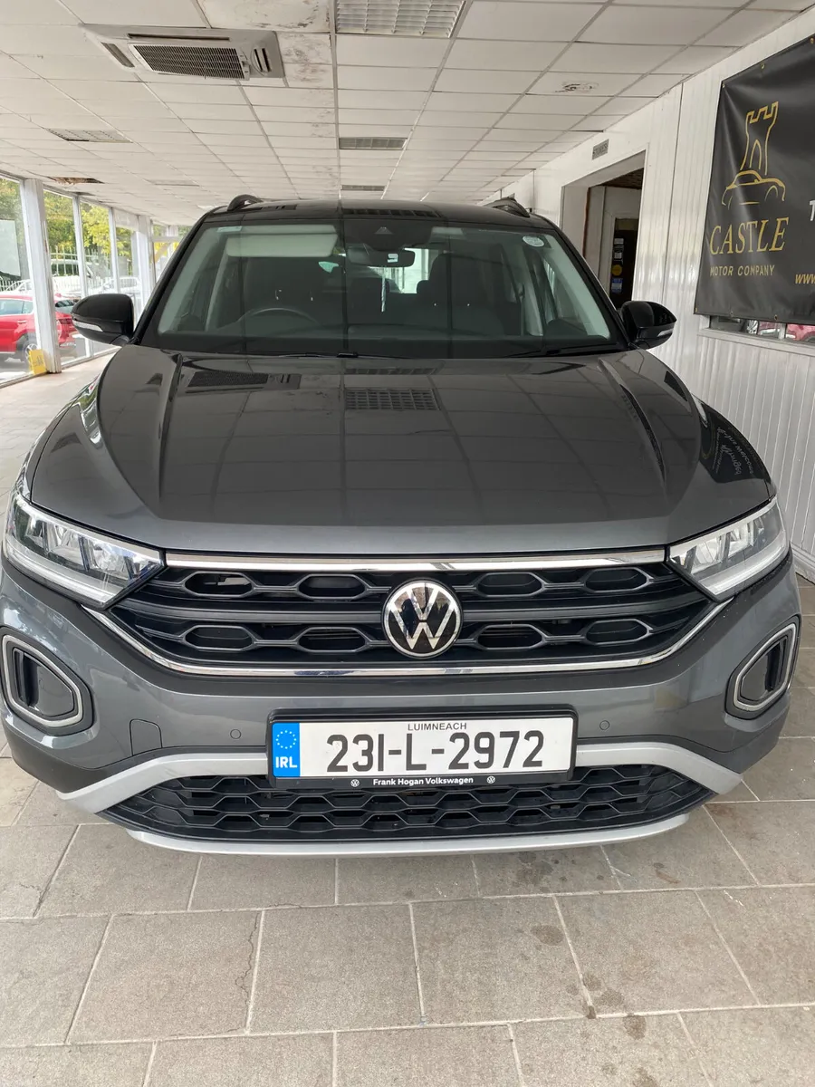 231 VW T-ROC LIFE PETROL 6 SPEED 45,000KM - Image 5