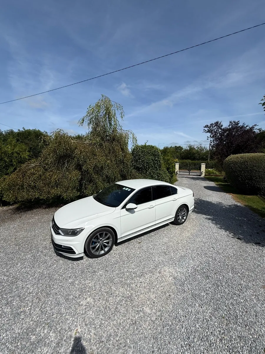 2015 Volkswagen Passat R-Line 2.0 Diesel Automatic - Image 2