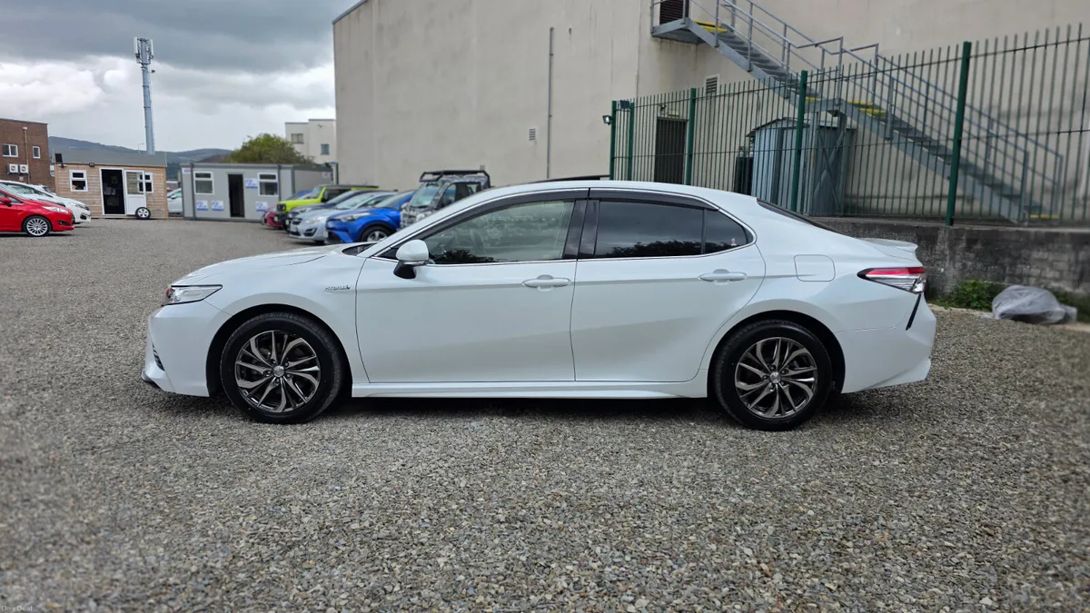 2019 Toyota Camry WS Sunroof Model - Image 5