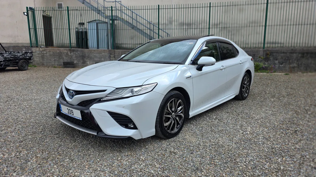 2019 Toyota Camry WS Sunroof Model - Image 4
