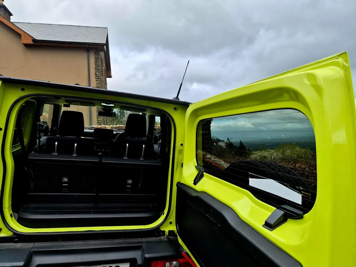 Suzuki Jimny SZ5 ALLGRIP 4X4 - Image 3
