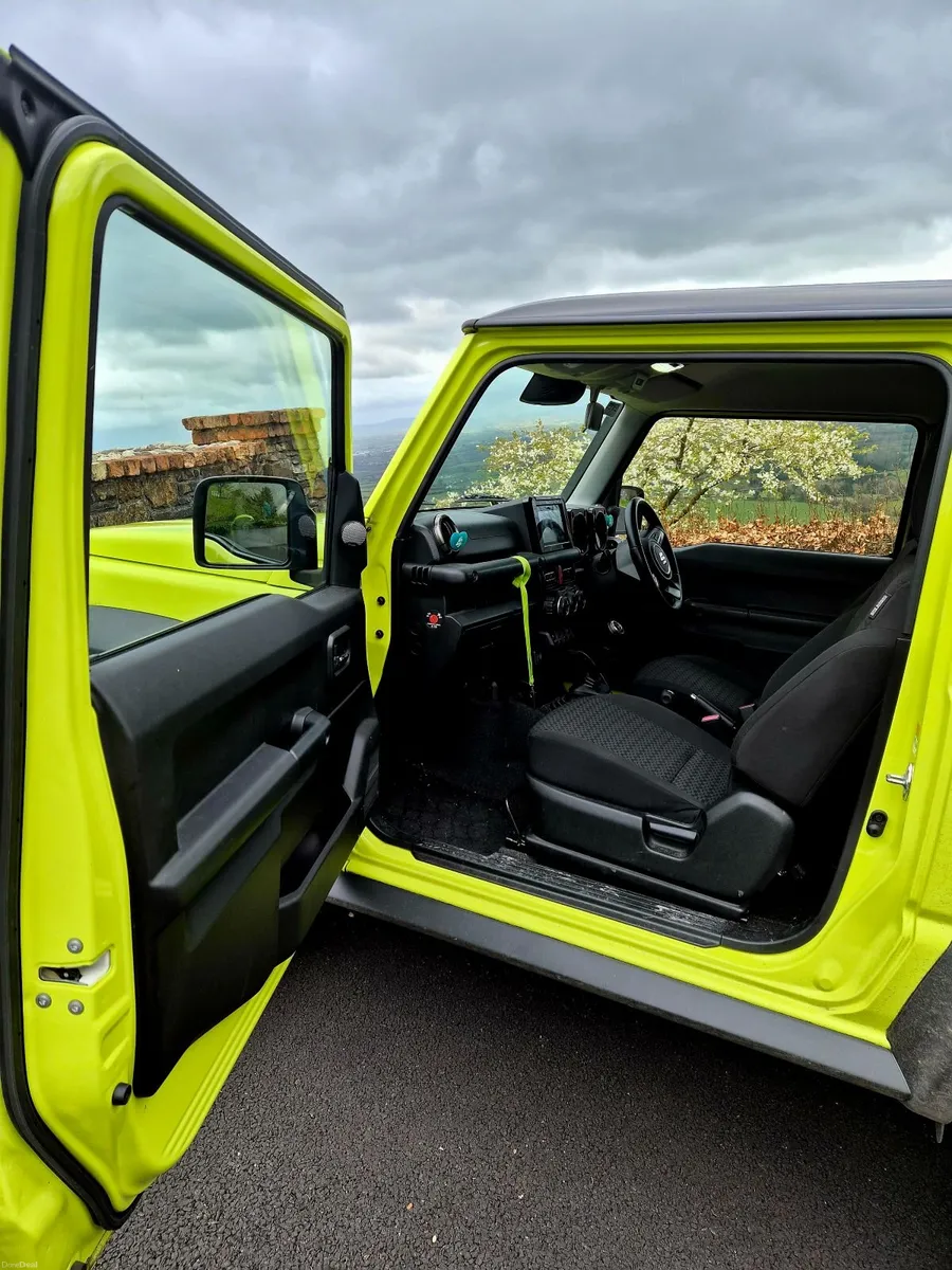 Suzuki Jimny SZ5 ALLGRIP 4X4 - Image 6