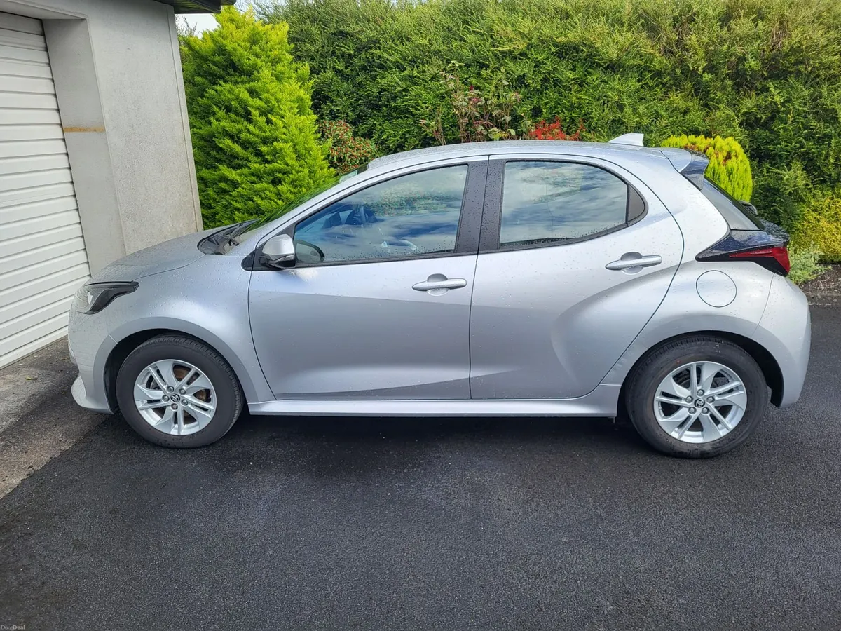 Toyota Yaris 2024 - Image 2