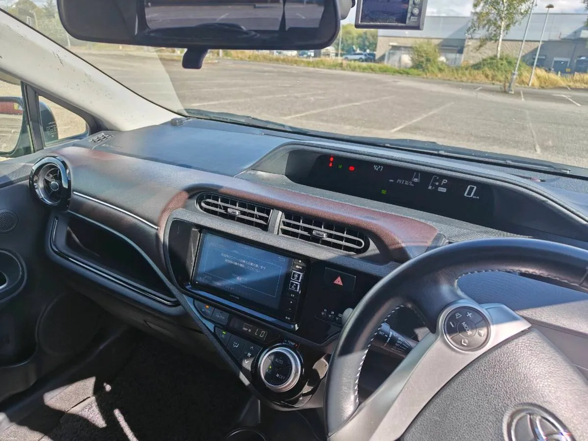 Toyota Aqua 2016 - Image 2
