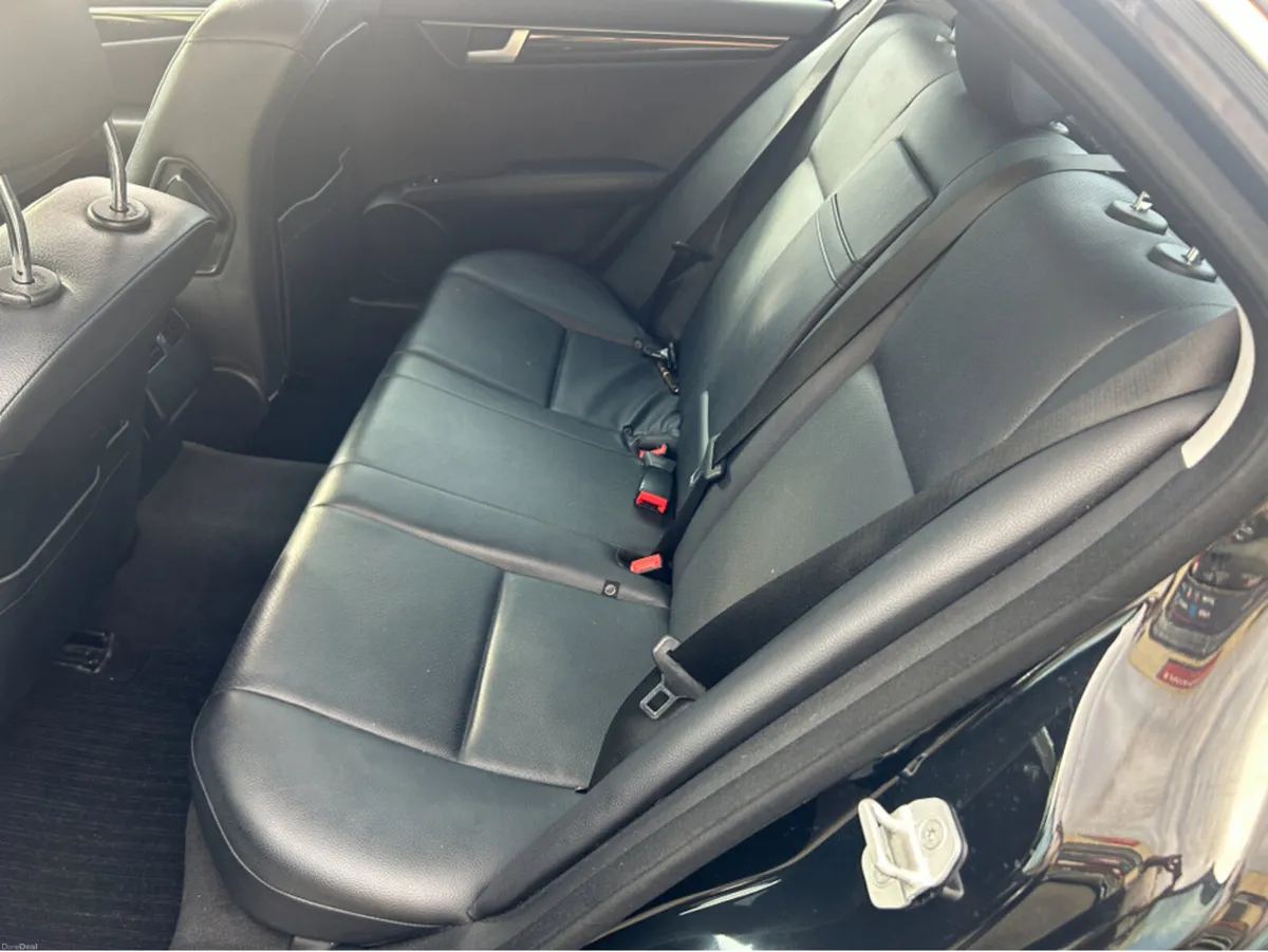Mercedes-Benz C-Class 220 AUTO//ONLY 95K///LOVELY - Image 5