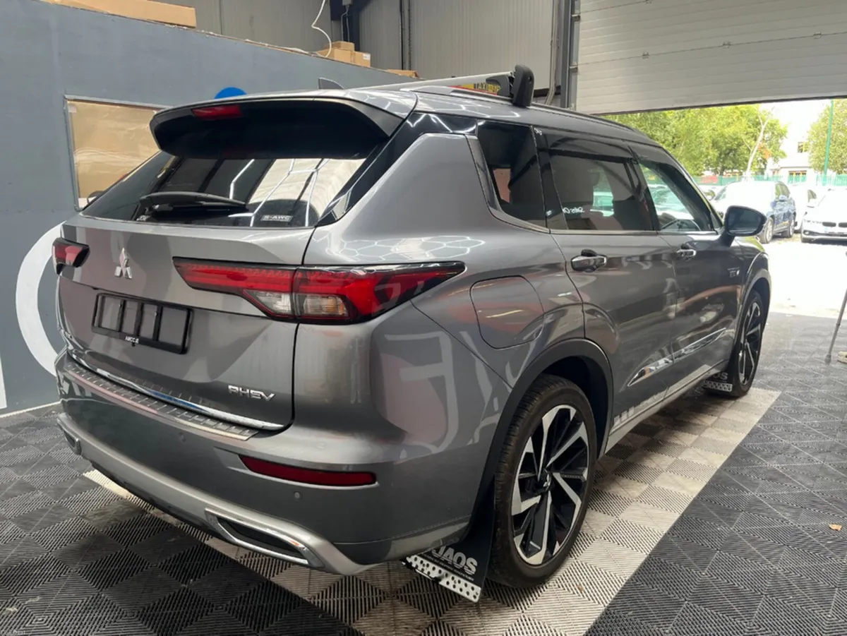 Mitsubishi Outlander 2023 MITSUBISHI OUTLANDER PHE - Image 3