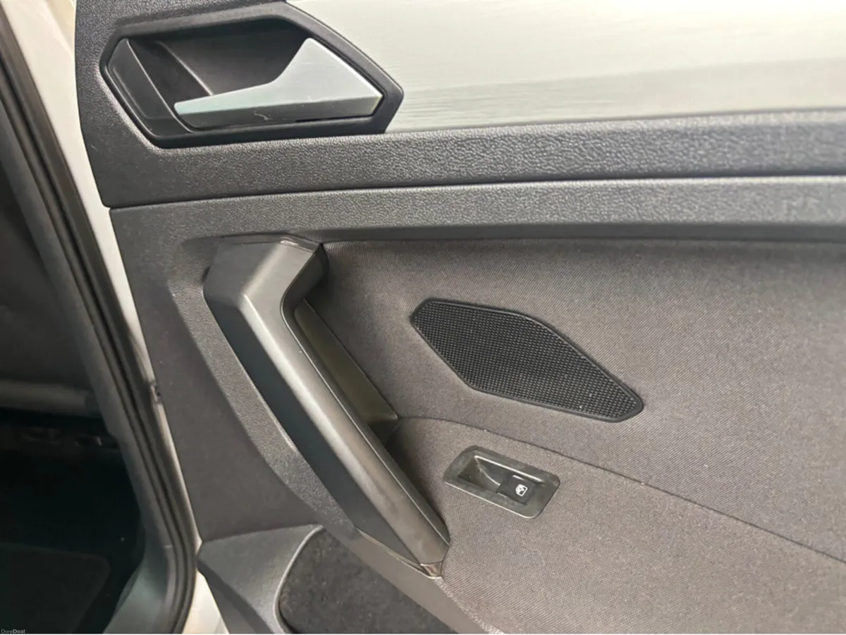 Volkswagen Tiguan CL 2.0 TDI MANUAL 6SPEED FWD 150 - Image 3