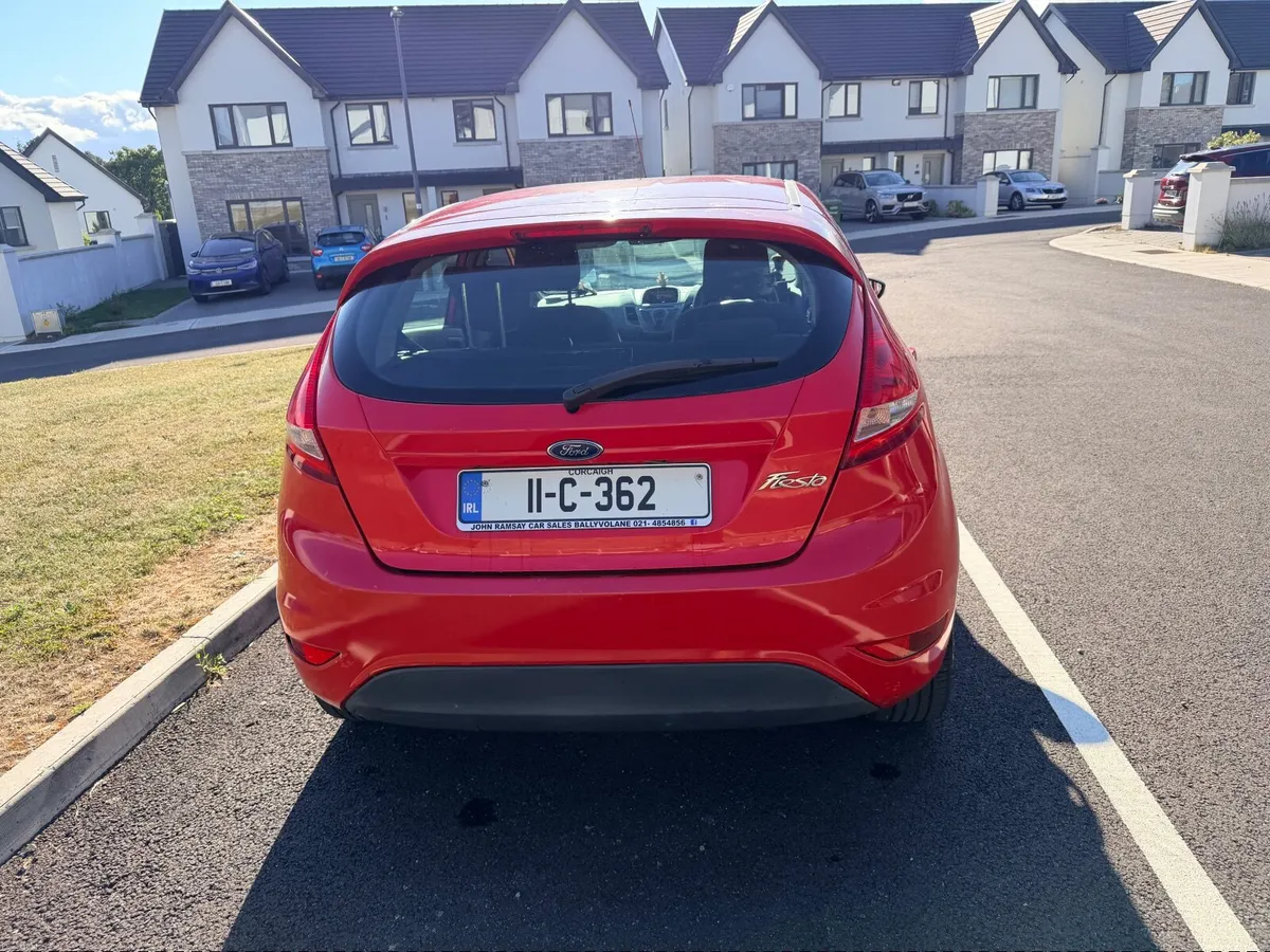 Ford Fiesta 2011 - Image 2