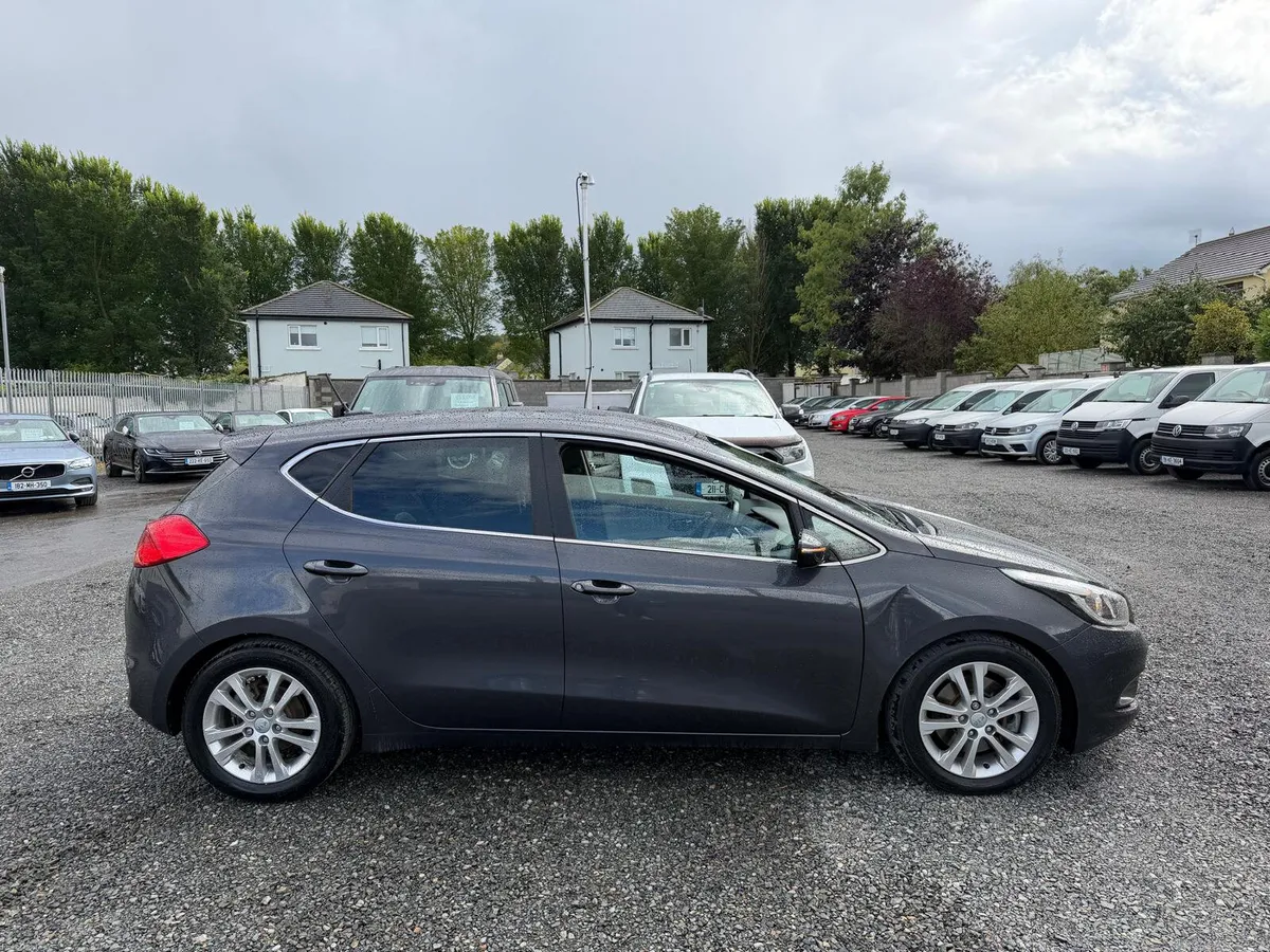 132 KIA CEED 3, 1.6 CRDI 5 DOOR HATCH 6 SPEED - Image 5