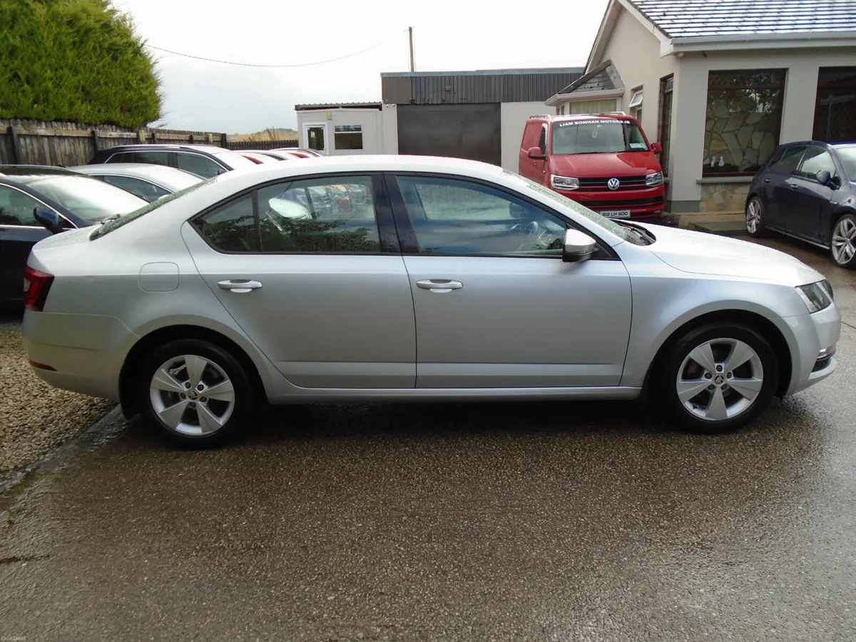 Skoda Octavia 2019,1.6tdi,low kms,camera,fogs - Image 2