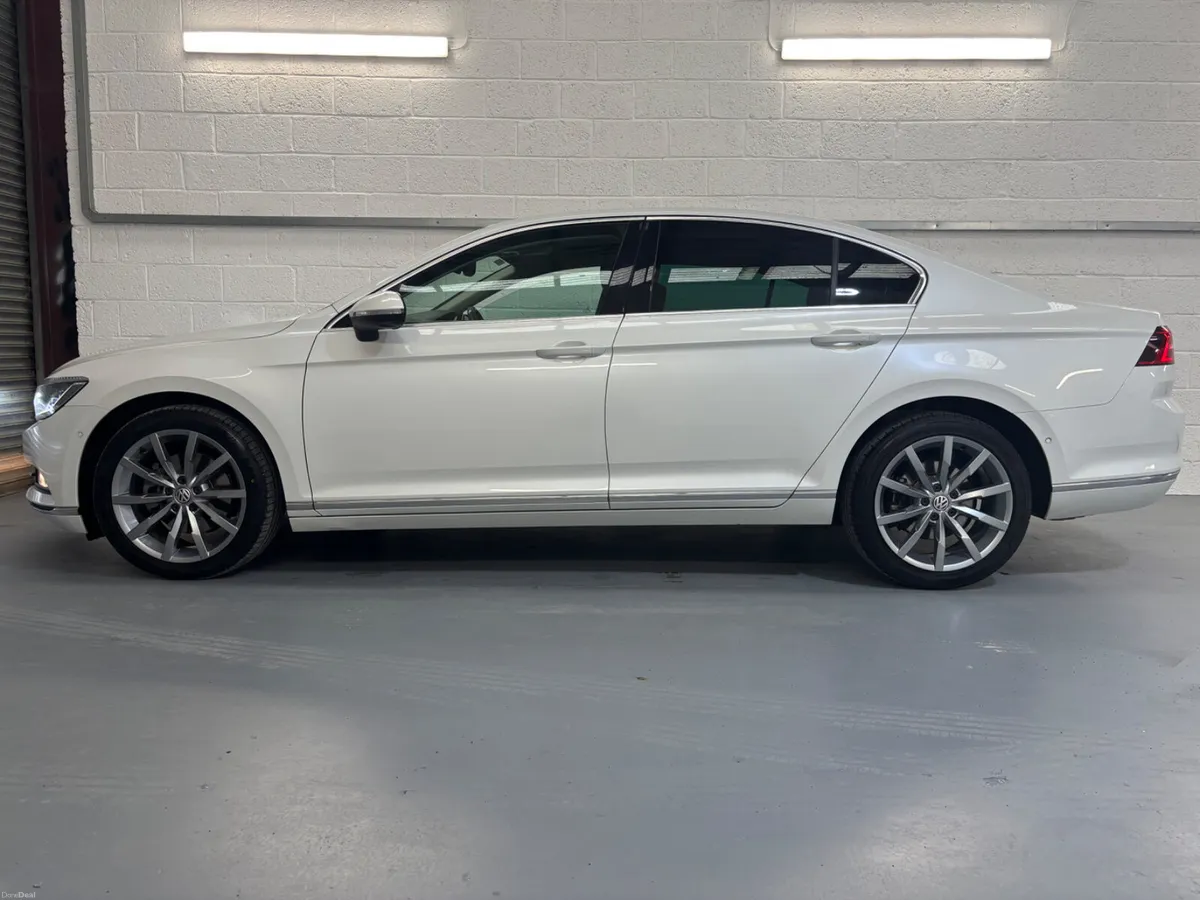 2018 (181) Volkswagen Passat Highline | Low KM - Image 5
