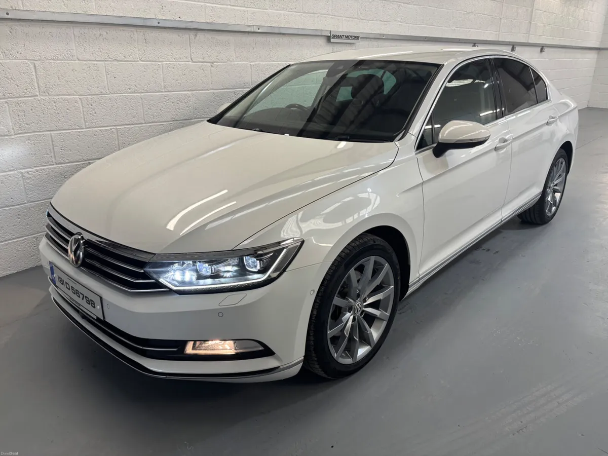 2018 (181) Volkswagen Passat Highline | Low KM - Image 3
