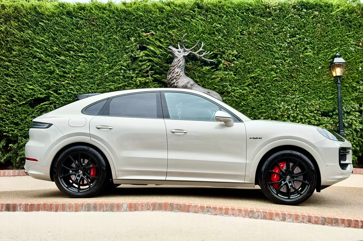 2025 Porsche Cayenne Turbo 740BHP Full Spec - Image 3